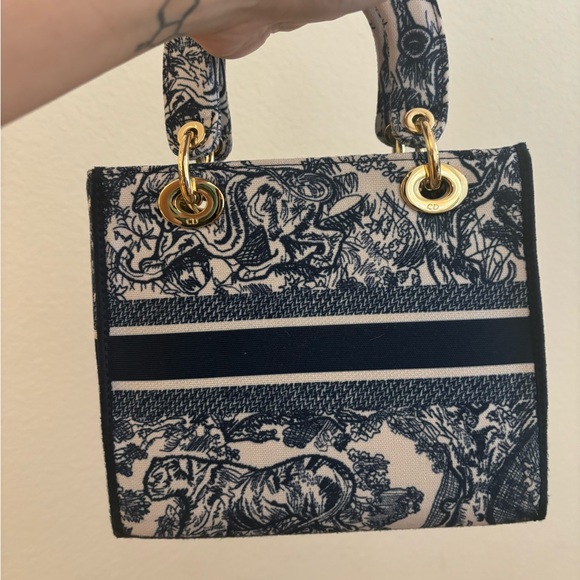 DESIGNER INSPIRED***** Blue and Gold Mini Bag with Elegant Design - Picture 5 of 7